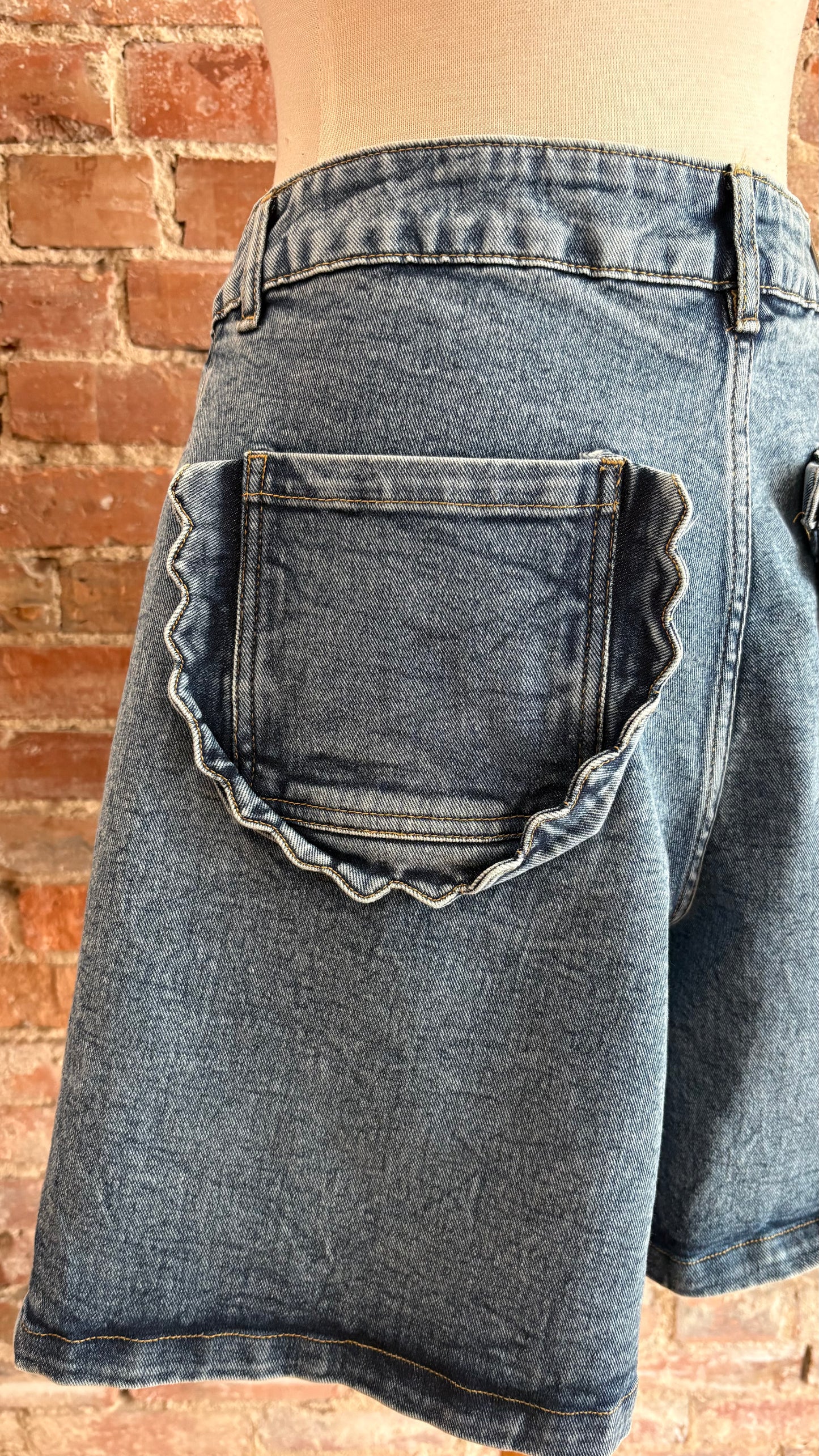 Scalloped Pocket Denim Shorts