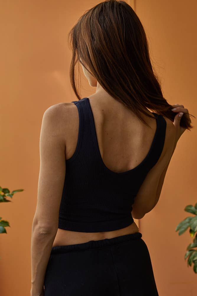 Seamless Sleeveless UV Neck Reversible Tank Top in black