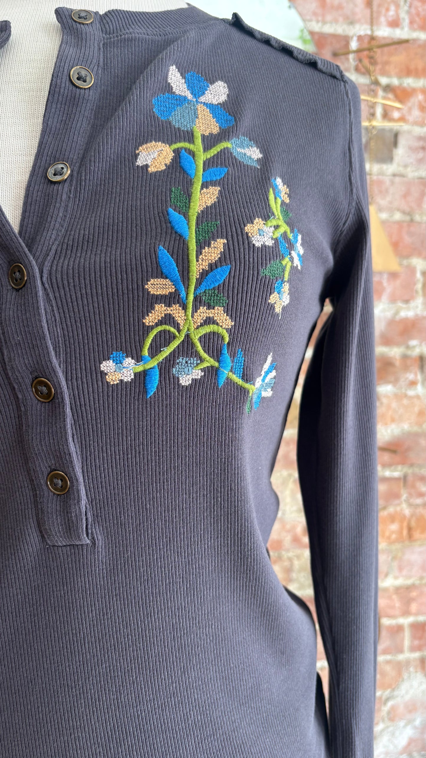 Fleur Embroidered Cuff Henley in Graphite Combo