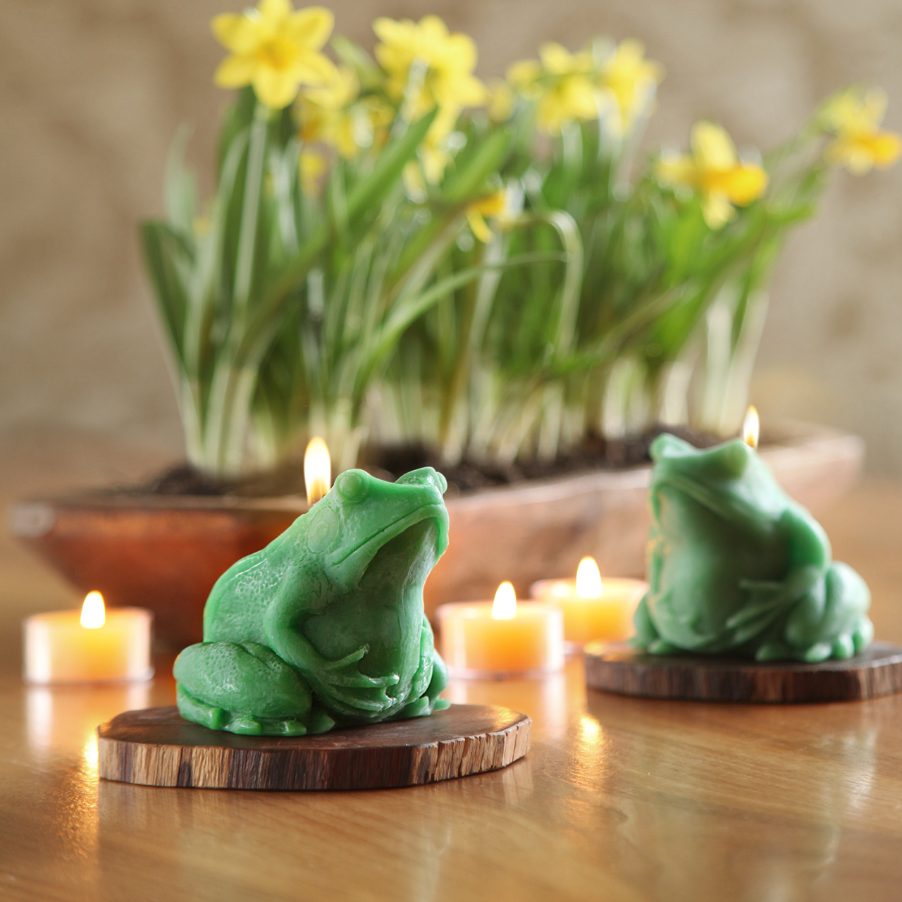 Frog Candle – 100% Pure Beeswax – Hand-Sculpted Green