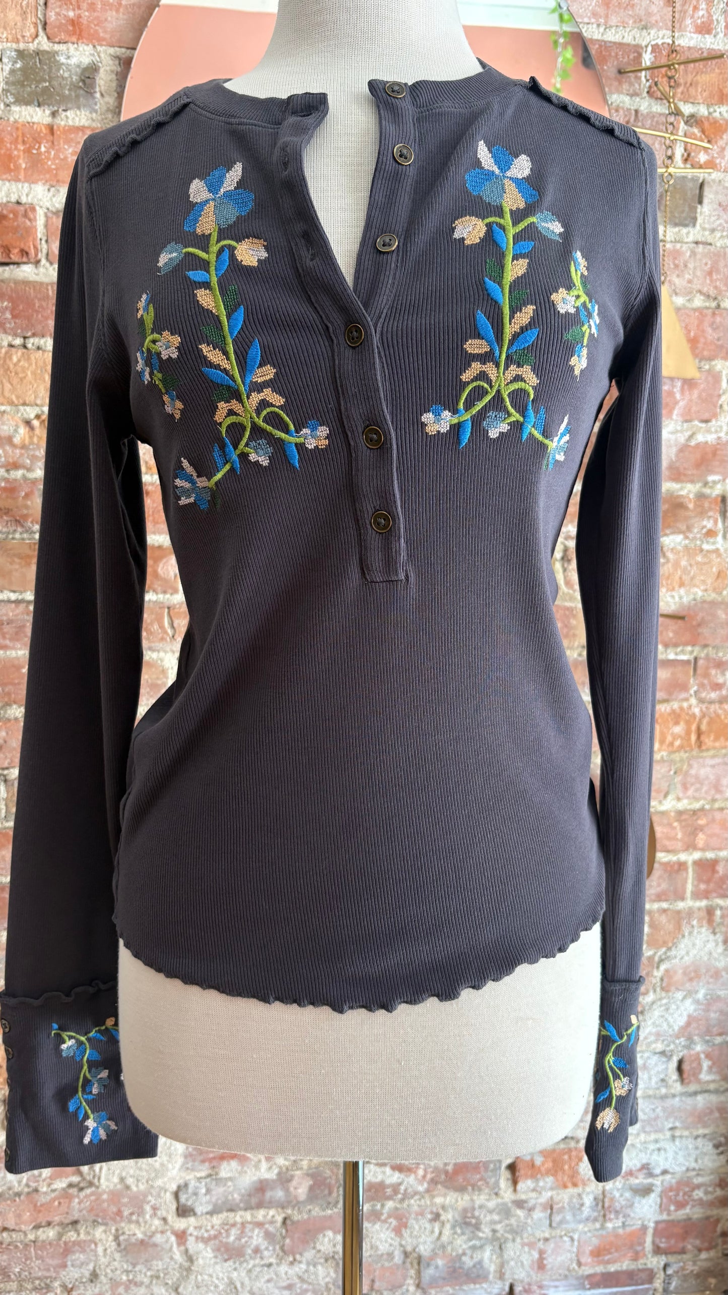 Fleur Embroidered Cuff Henley in Graphite Combo