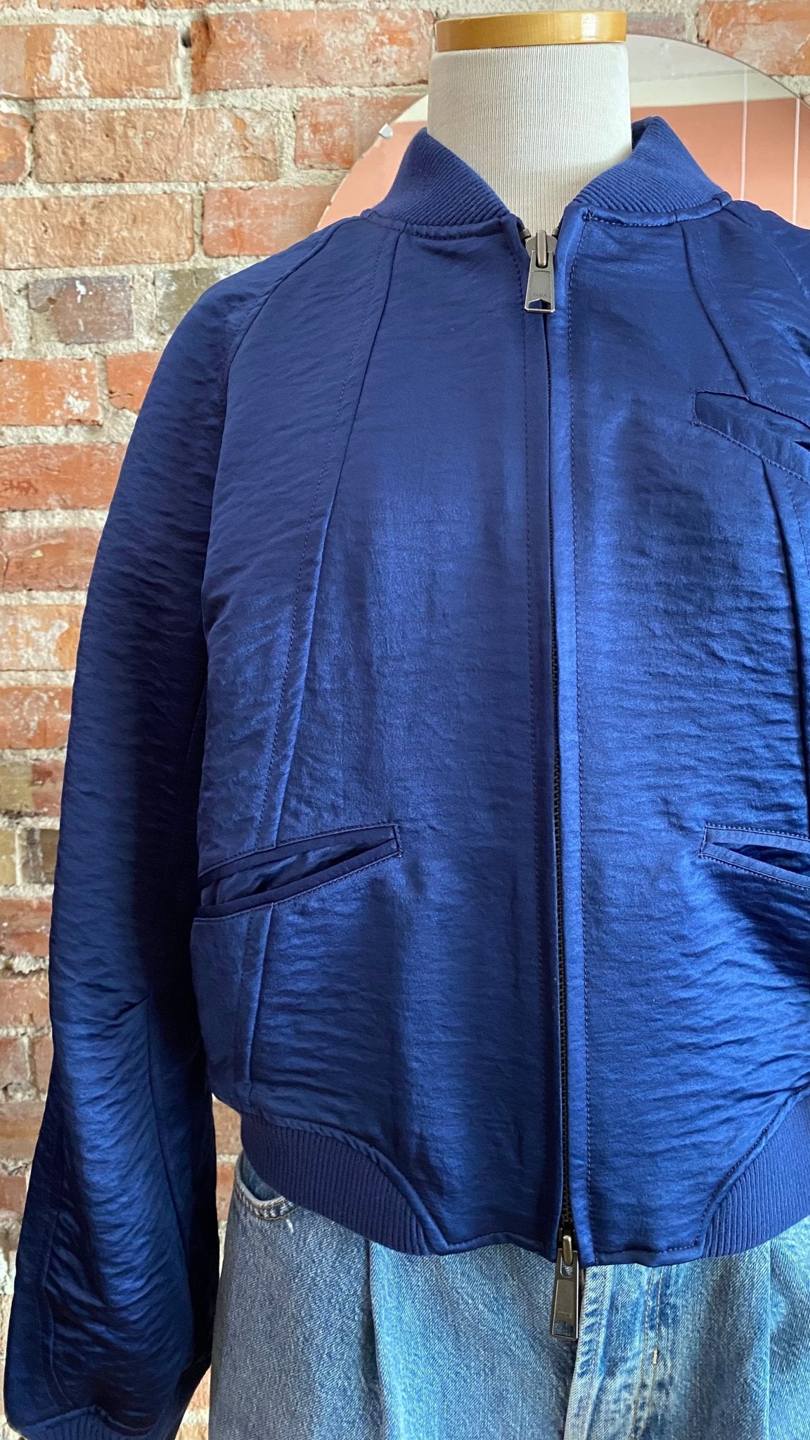 Ellie Satin Bomber - Tsuru