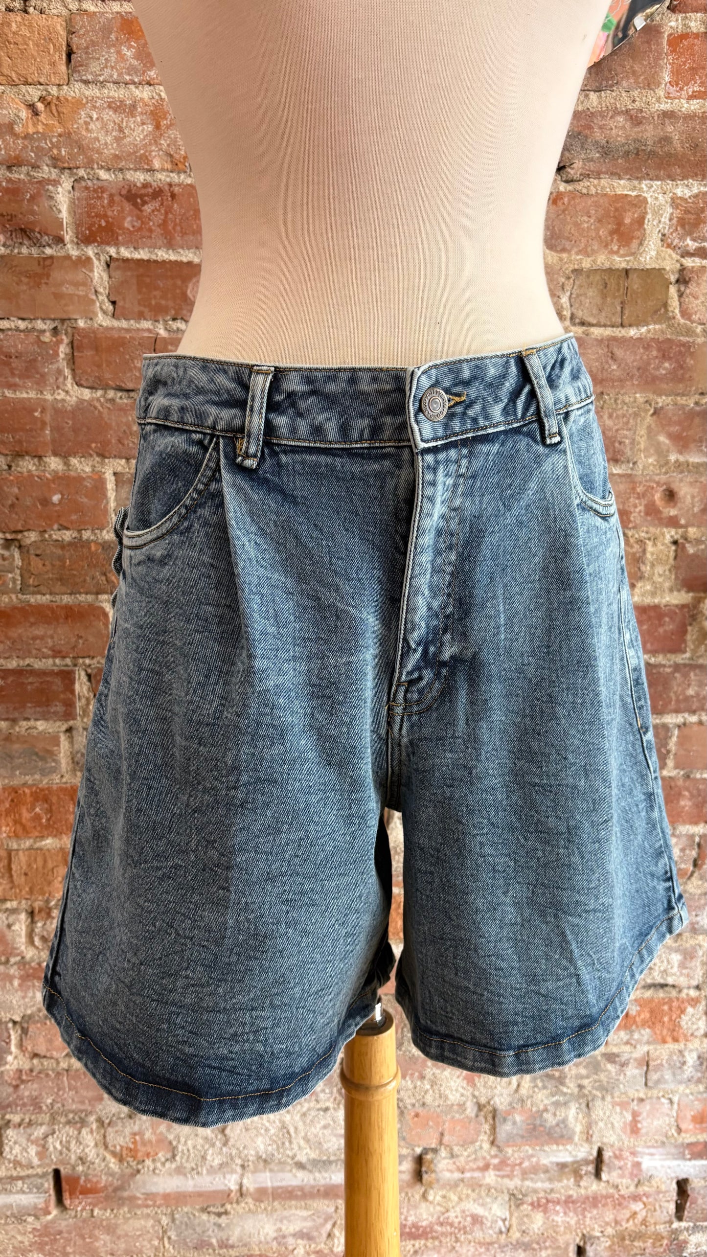 Scalloped Pocket Denim Shorts