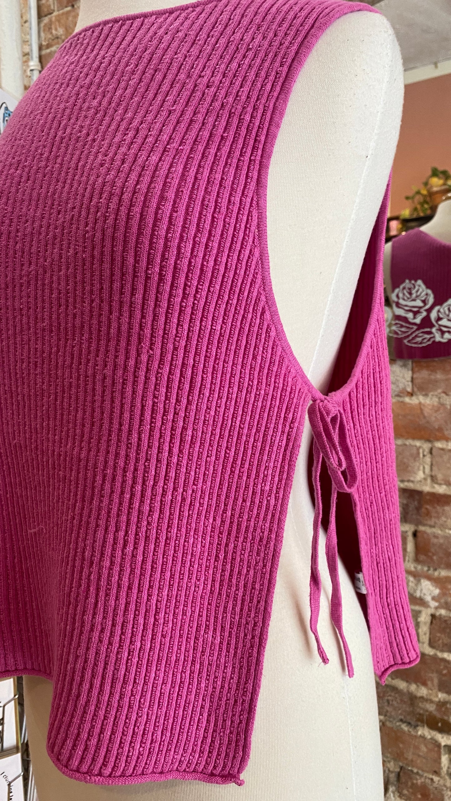 Lizzie Sweater Top in Island Flower