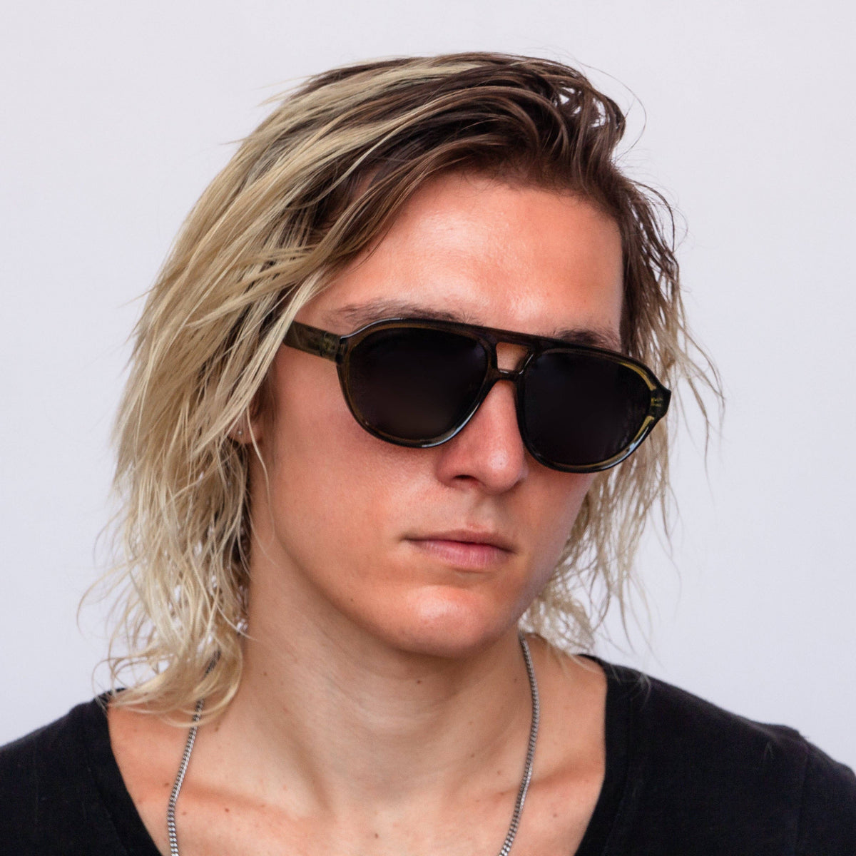 Horizon - Retro Polarized Aviator Sunglasses for Women & Men in grey, rose red, or green